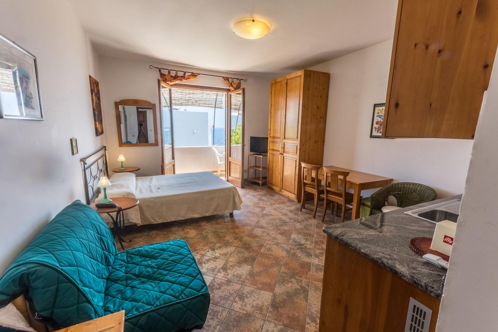 Residence Hotel Baia Portinenti Липари Екстериор снимка