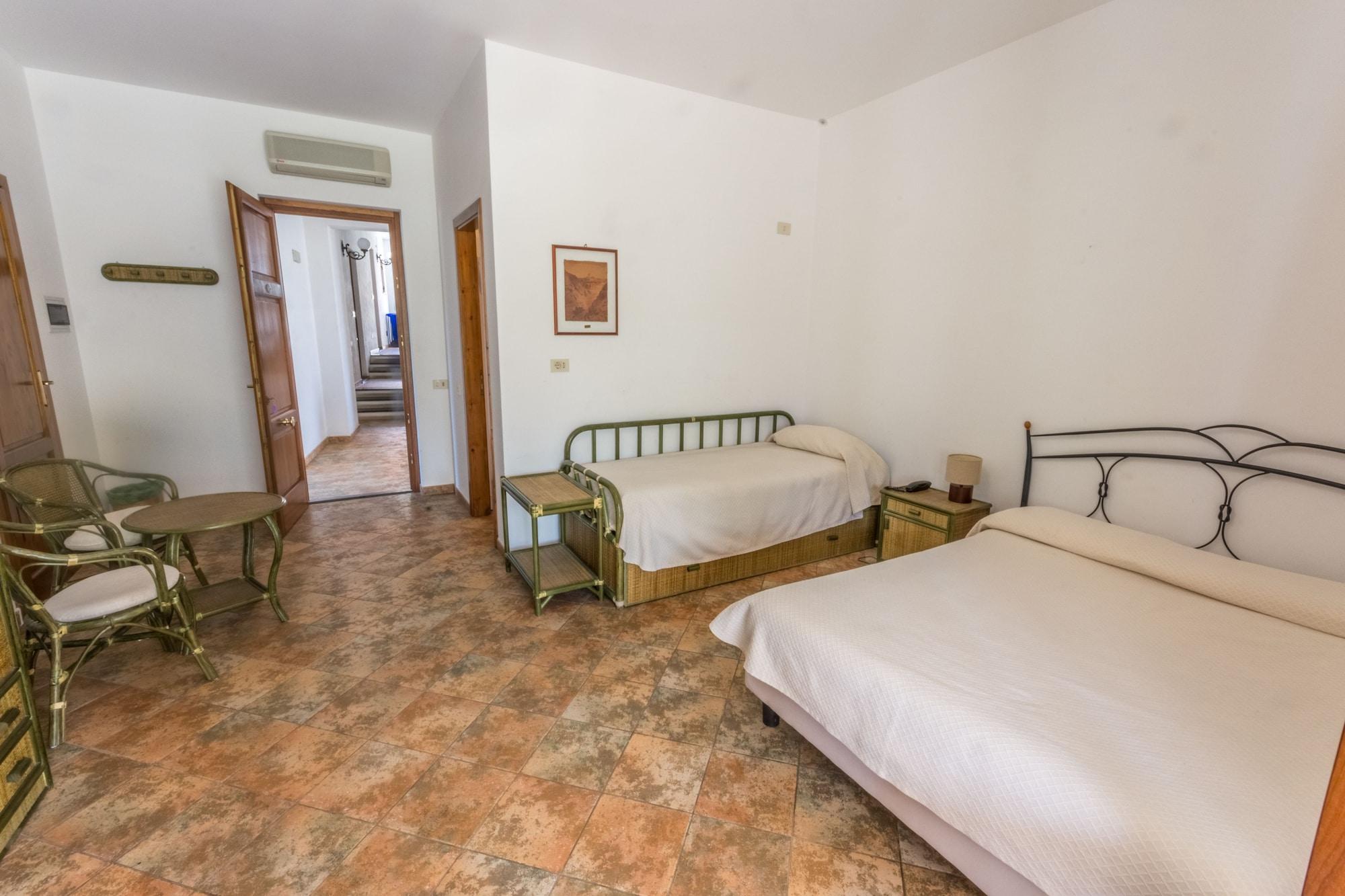 Residence Hotel Baia Portinenti Липари Екстериор снимка
