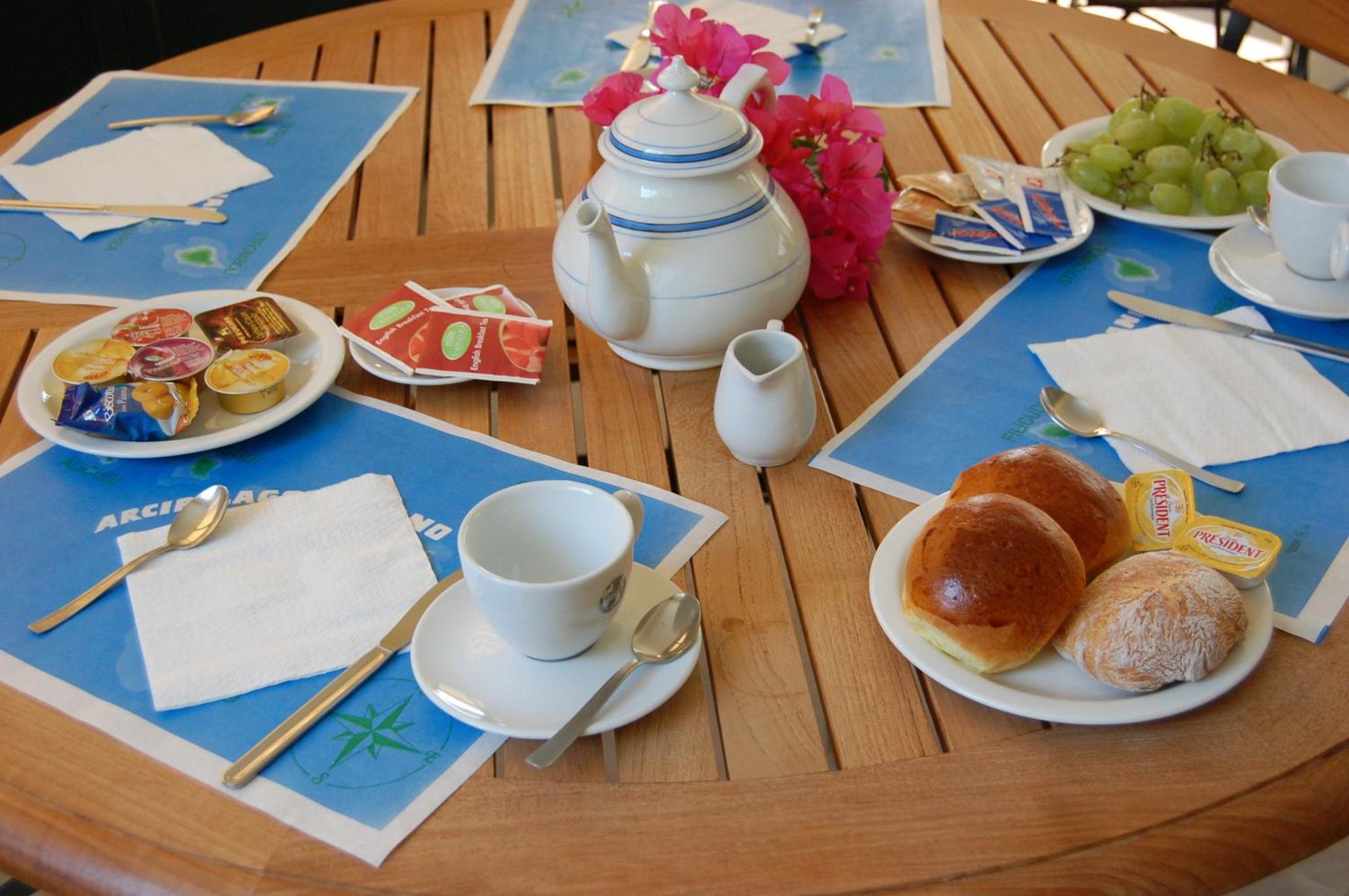 Residence Hotel Baia Portinenti Липари Екстериор снимка