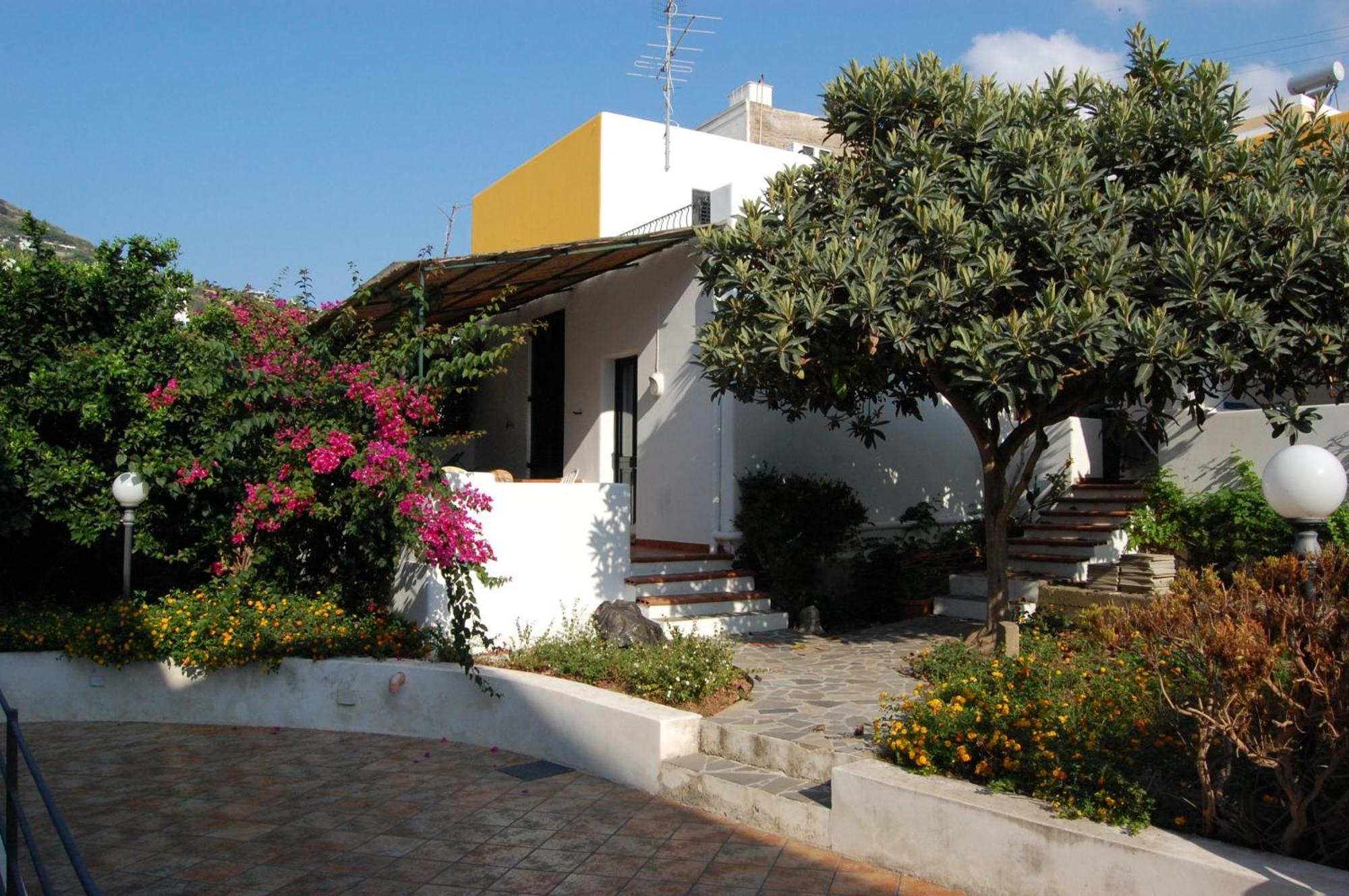Residence Hotel Baia Portinenti Липари Екстериор снимка