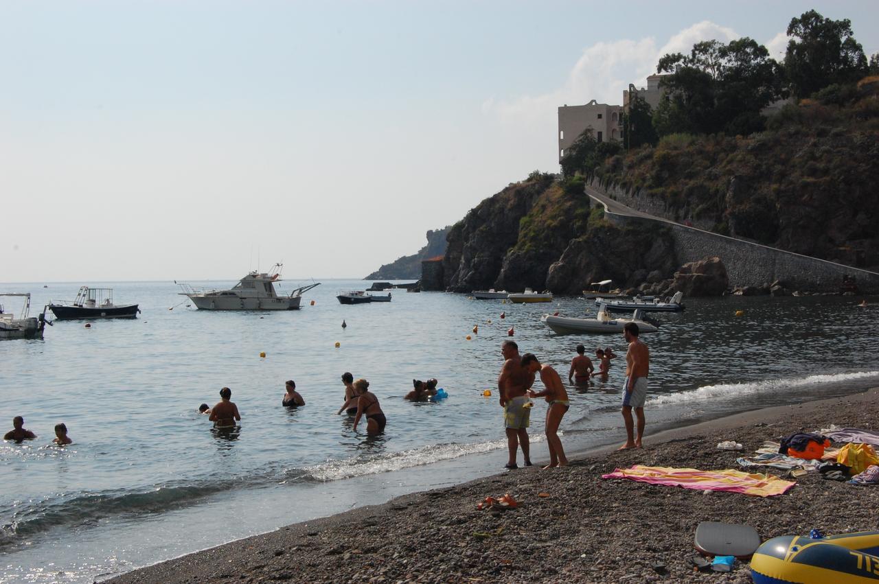 Residence Hotel Baia Portinenti Липари Екстериор снимка