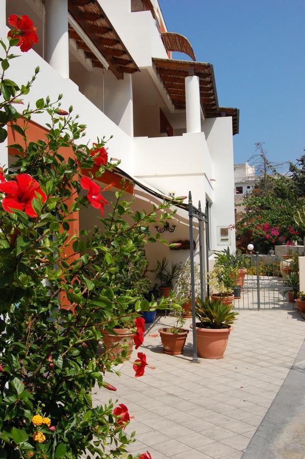 Residence Hotel Baia Portinenti Липари Екстериор снимка