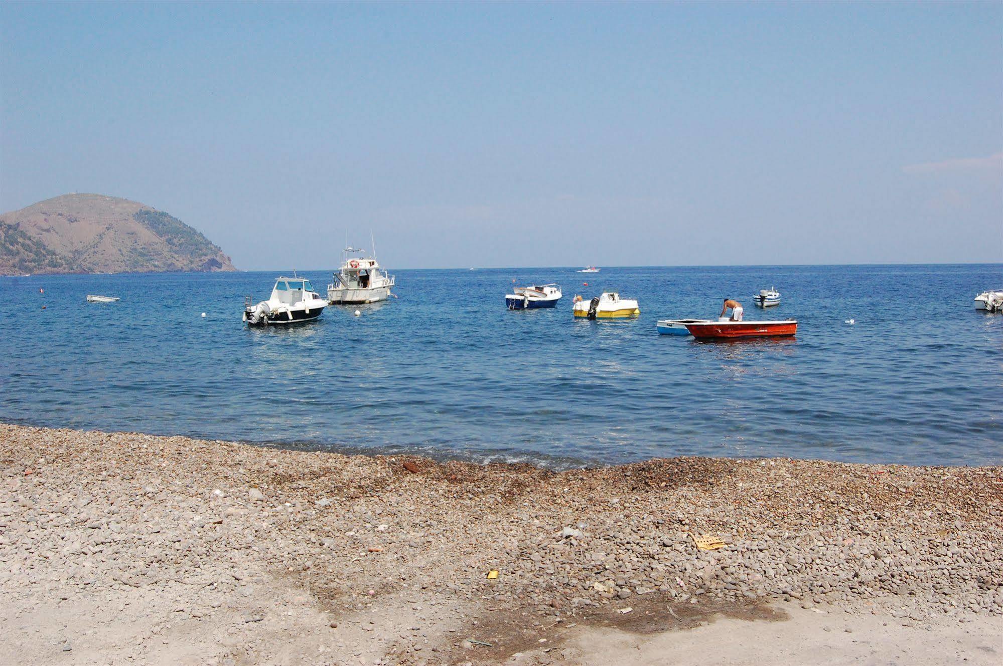 Residence Hotel Baia Portinenti Липари Екстериор снимка